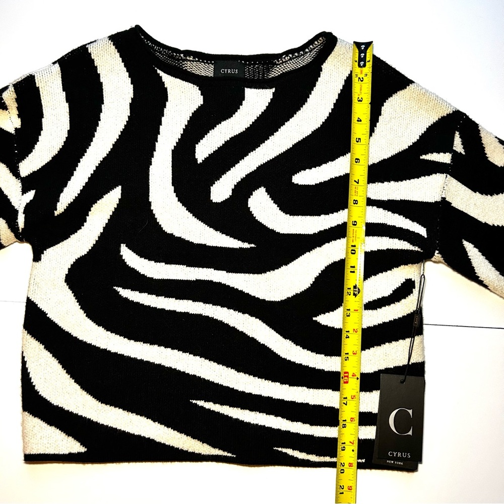 🍒NWT Women’s CYRUS Black/Cream Sweater with Zebra Pattern. Size: Extra Small - Picture 13 of 14